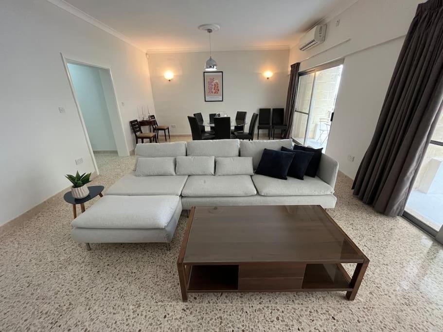 Seaview 3 Bedroom Apartment In Sliema Exteriör bild