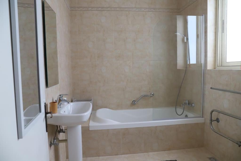 Seaview 3 Bedroom Apartment In Sliema Exteriör bild