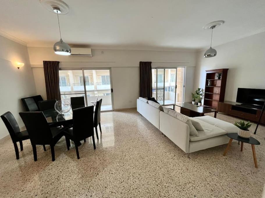Seaview 3 Bedroom Apartment In Sliema Exteriör bild
